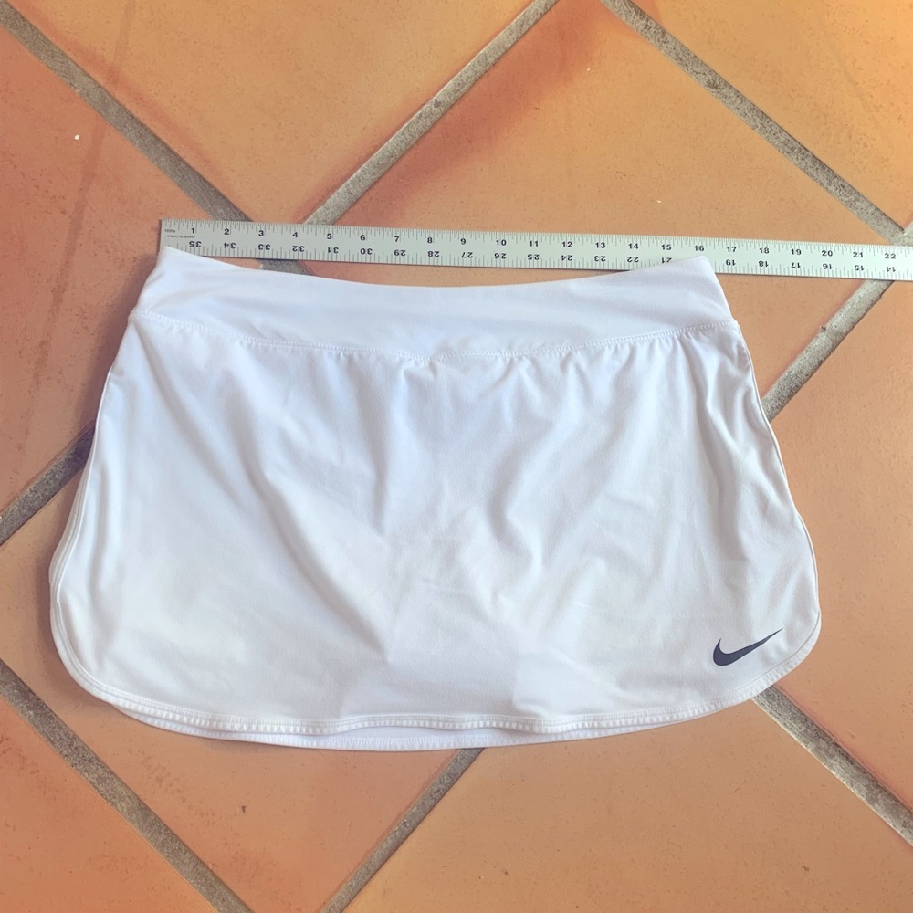 NIKE Tennis Skort. Large. Used. Good condition.